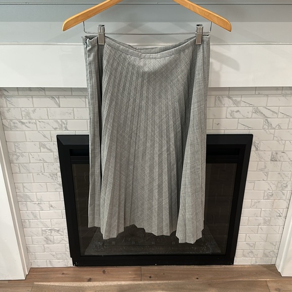 Expert by evergreen Gray Pleated Skirt - Picture 3 of 6